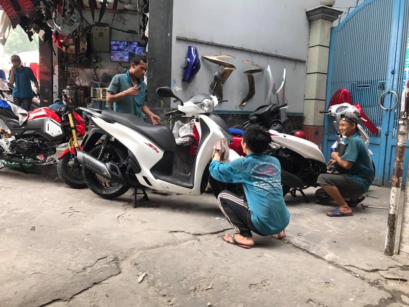 Dạy sơn xe máy đào tạo nghề thành thục việc tại Phấy